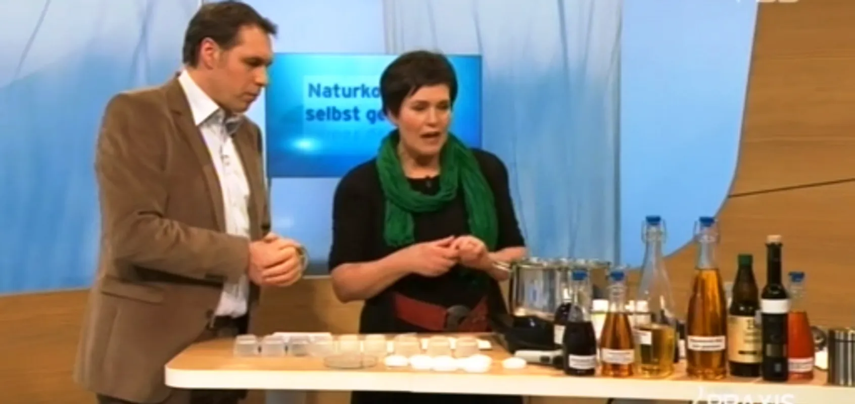 Anke Thoma bei der Entwicklung von Naturkosmetik (RBB Praxis)